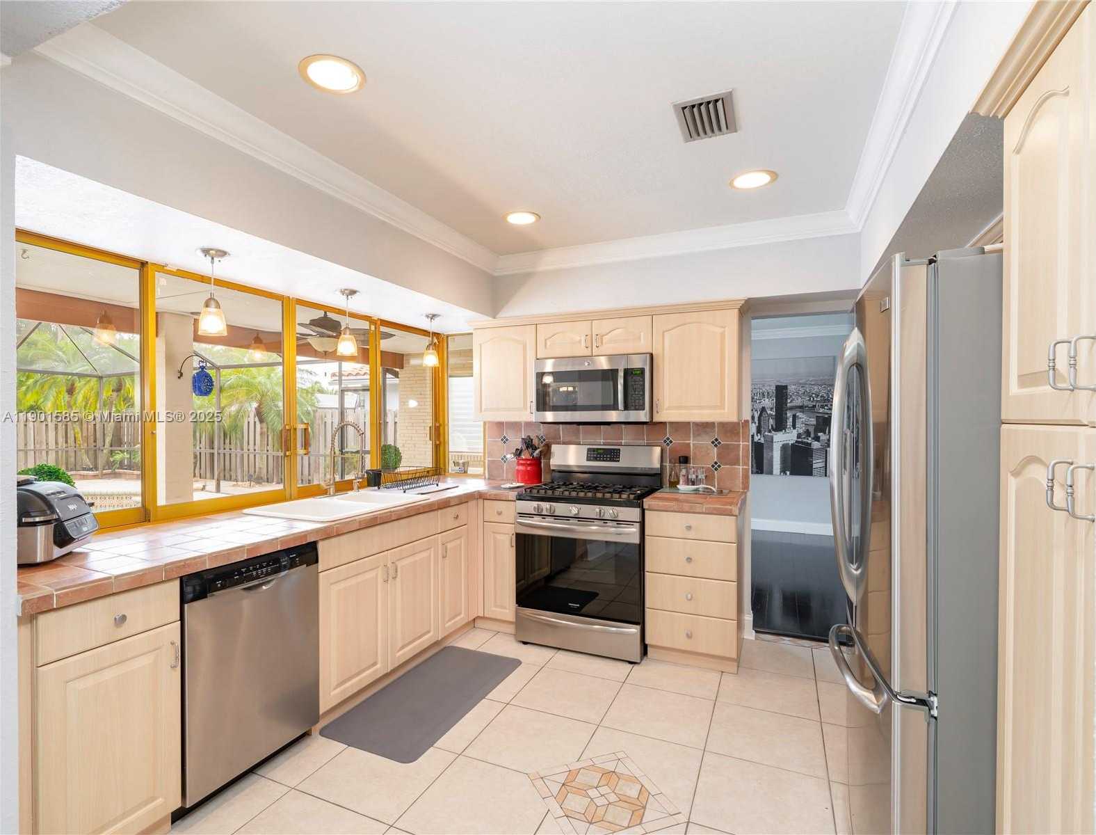 Small Image of 5124 MCKINLEY ST, Hollywood Number 20