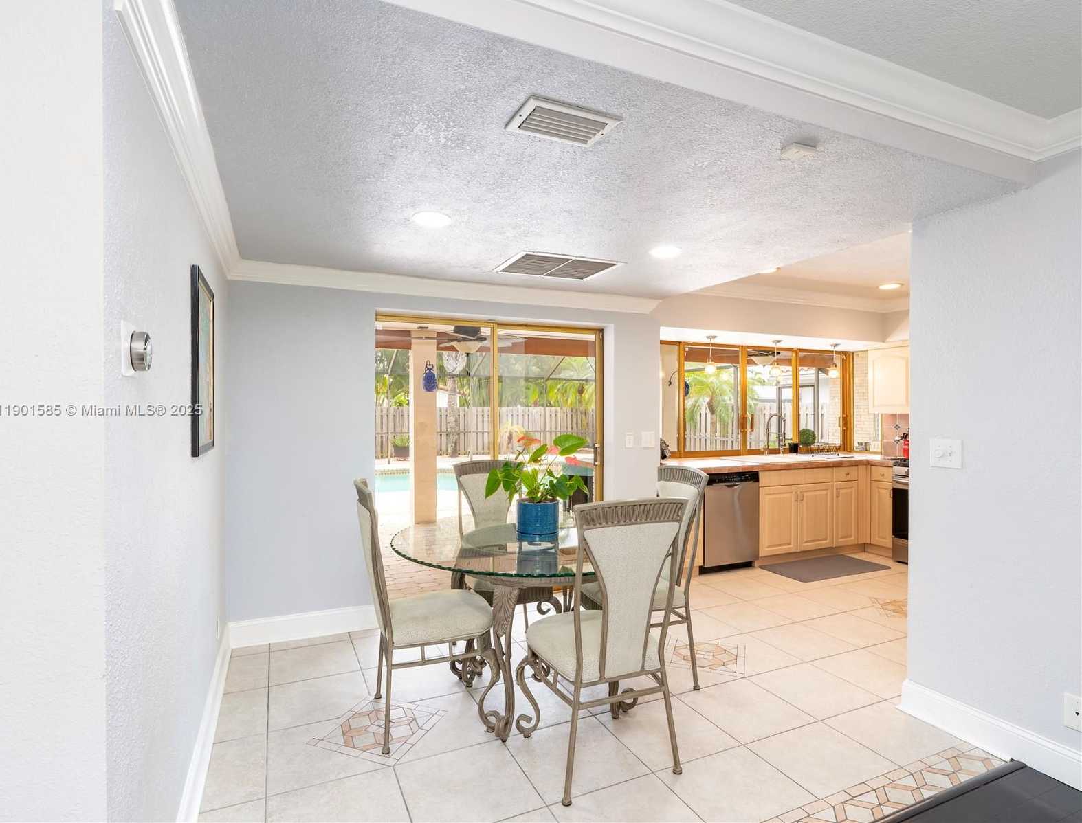 Small Image of 5124 MCKINLEY ST, Hollywood Number 7