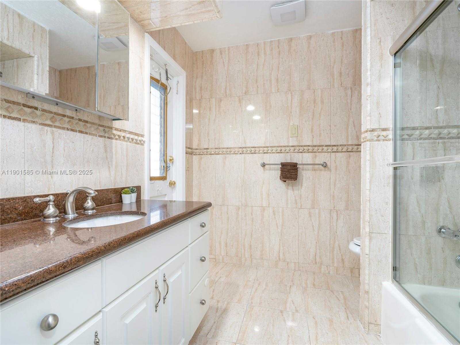 Small Image of 5124 MCKINLEY ST, Hollywood Number 9