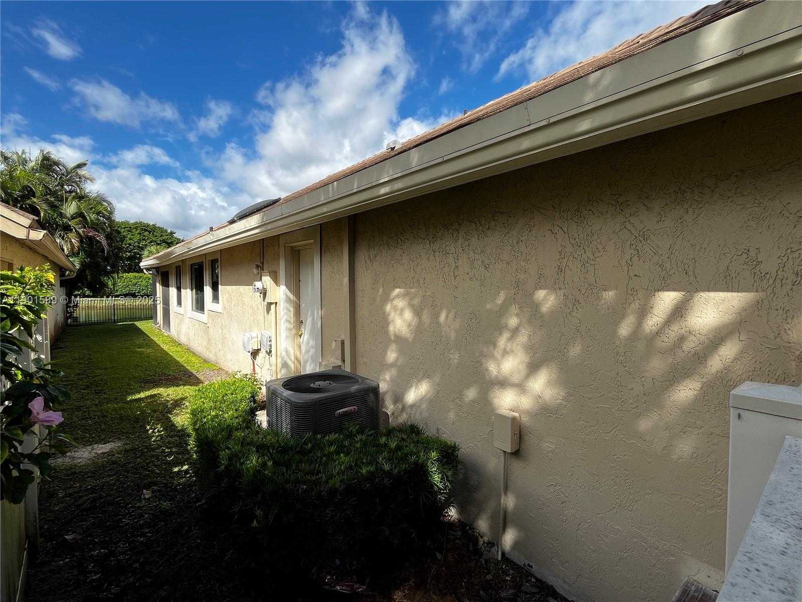 Small Image of 8079 POPASH CT, Boynton Beach Number 4