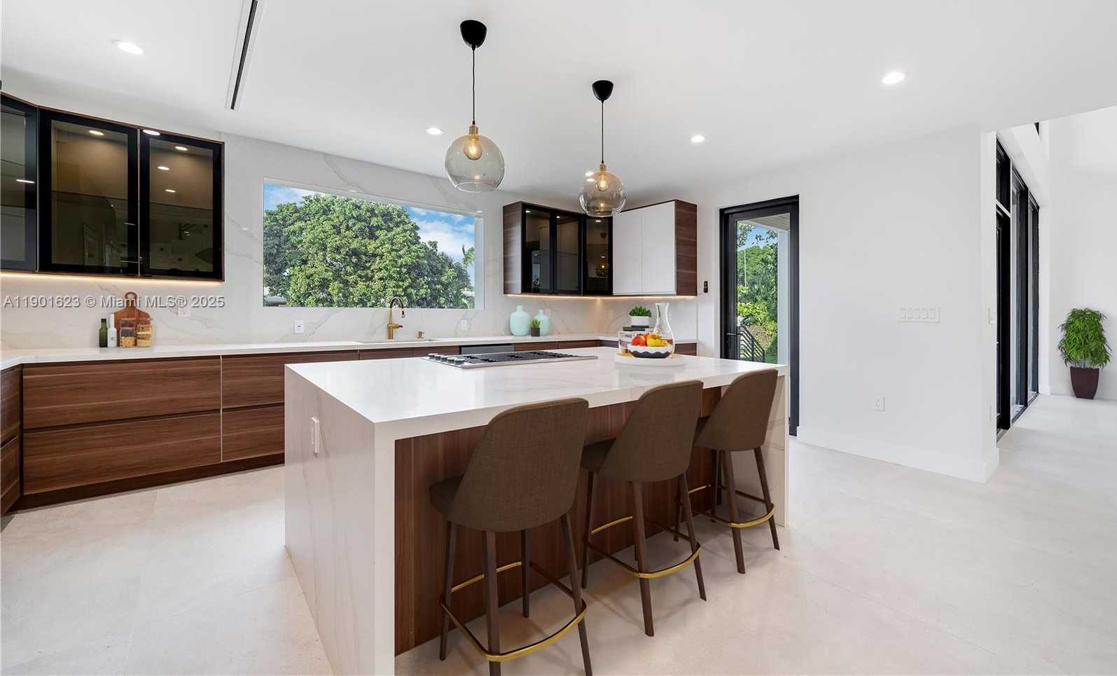 Small Image of 1505 SOUTH WEST 5TH PL, Fort Lauderdale Number 3
