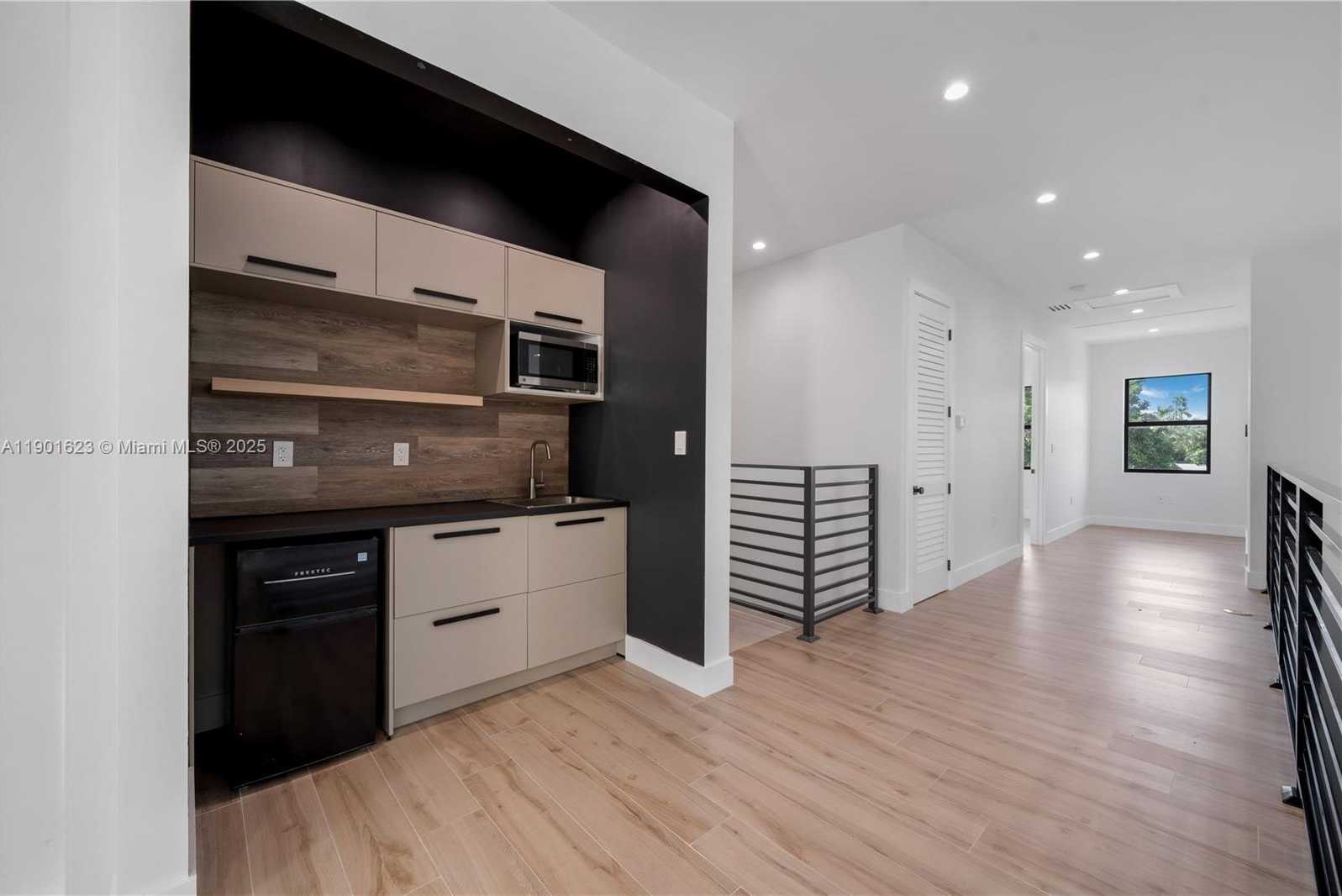 Small Image of 1505 SOUTH WEST 5TH PL, Fort Lauderdale Number 51
