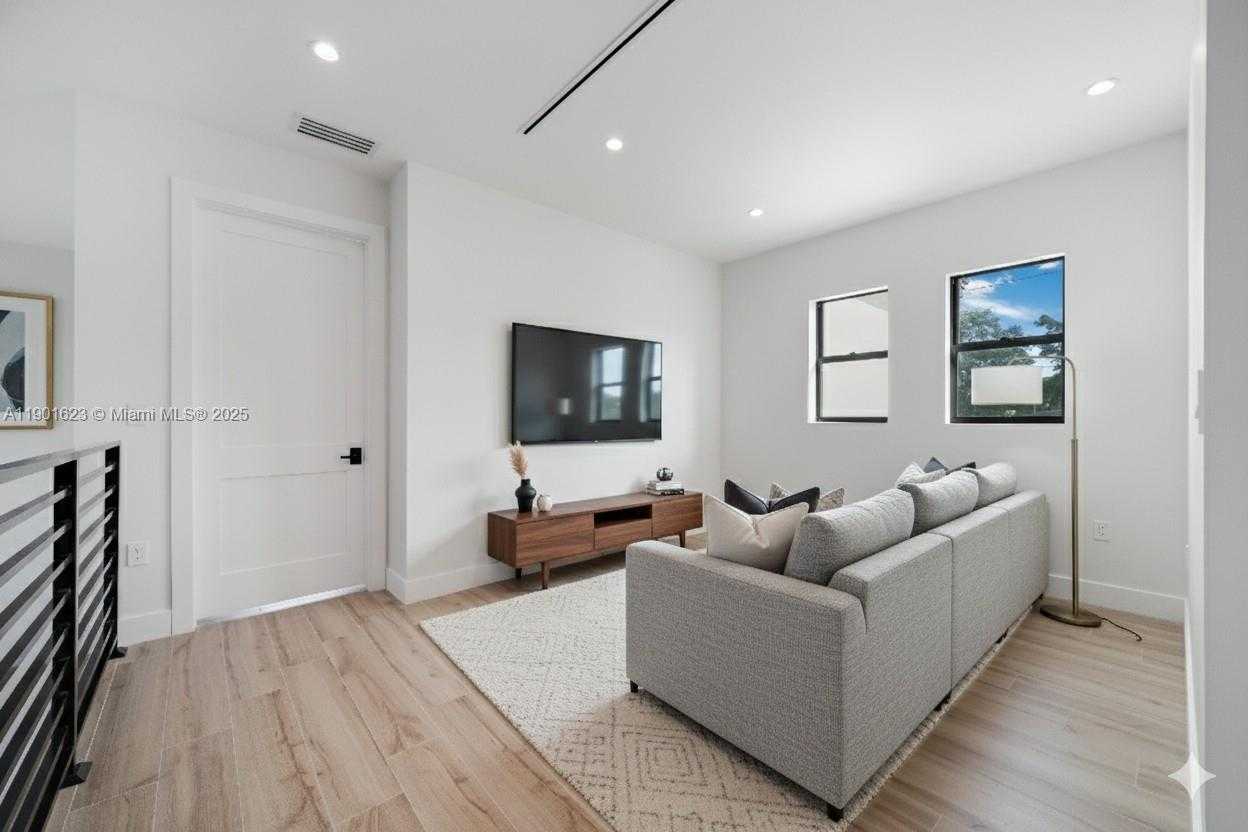 Small Image of 1505 SOUTH WEST 5TH PL, Fort Lauderdale Number 53