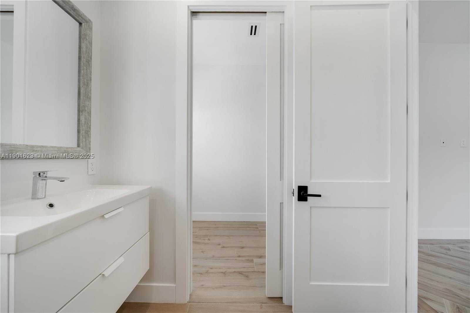 Small Image of 1505 SOUTH WEST 5TH PL, Fort Lauderdale Number 57