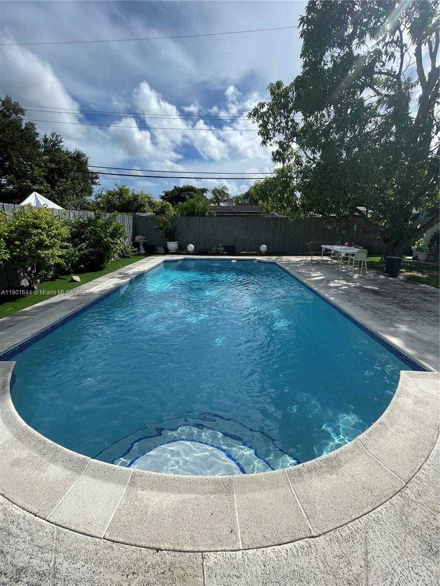 Small Image of 6910 SOUTH WEST 24TH CT, Miramar Number 2