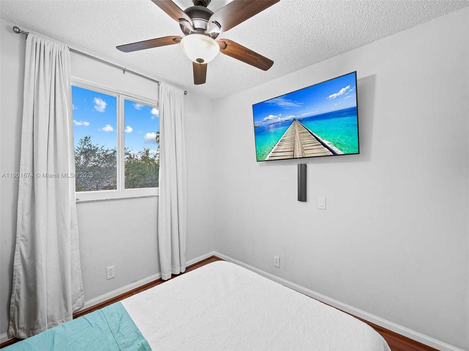 Small Image of 1206 FALLS BLVD, Weston Number 33