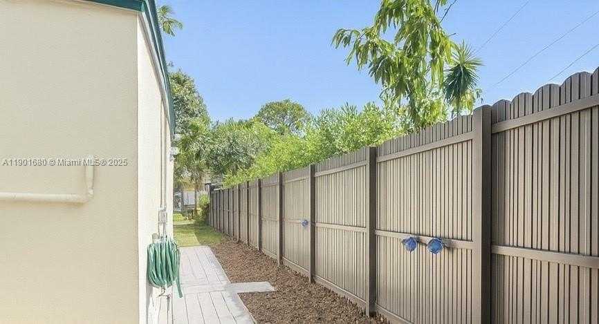 Small Image of 6317 CLEVELAND ST, Hollywood Number 10