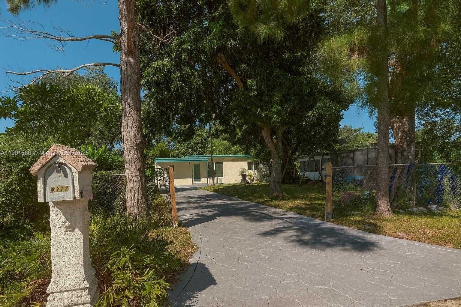 Small Image of 6317 CLEVELAND ST, Hollywood Number 16