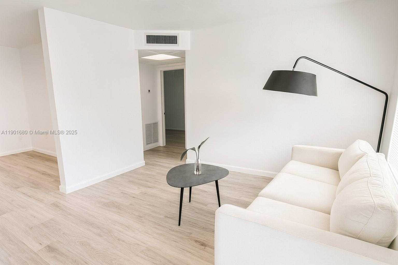 Small Image of 6317 CLEVELAND ST, Hollywood Number 3