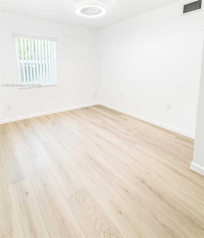 Small Image of 6317 CLEVELAND ST, Hollywood Number 4