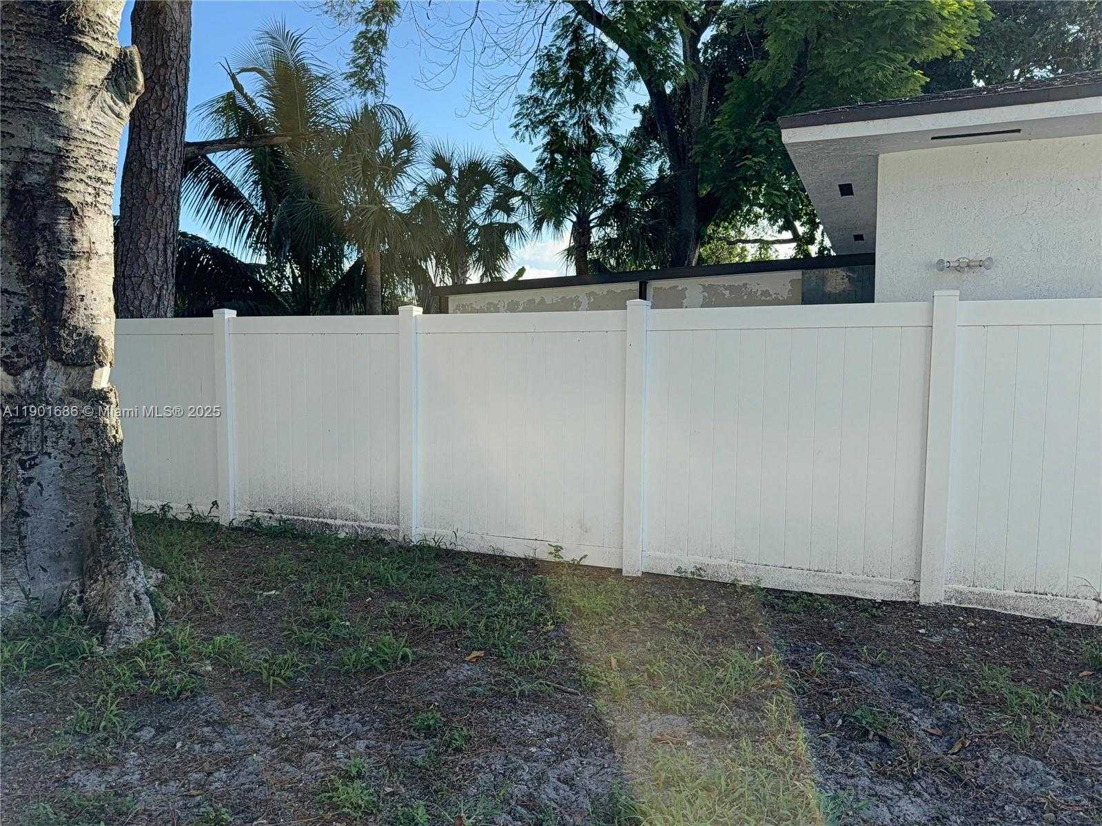 Small Image of 2051 NORTH WEST 152ND TER, Miami Gardens Number 3