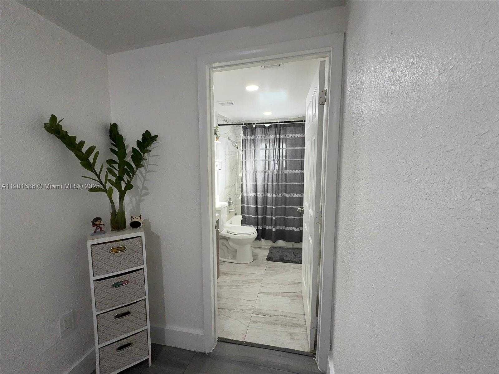 Small Image of 2051 NORTH WEST 152ND TER, Miami Gardens Number 6