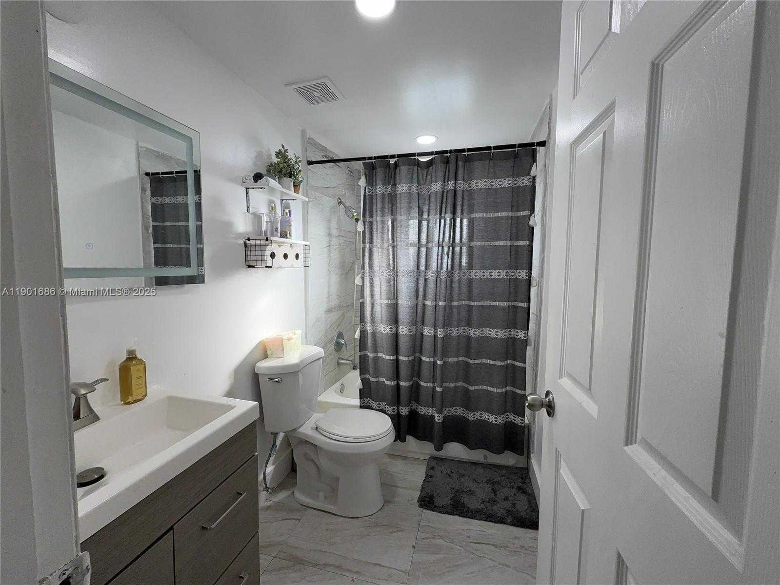 Small Image of 2051 NORTH WEST 152ND TER, Miami Gardens Number 7