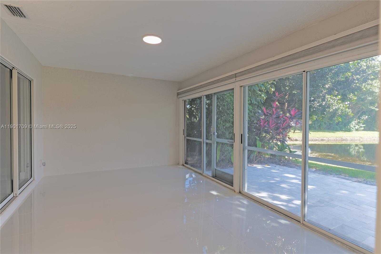 Imagen de Pequeño Objeto