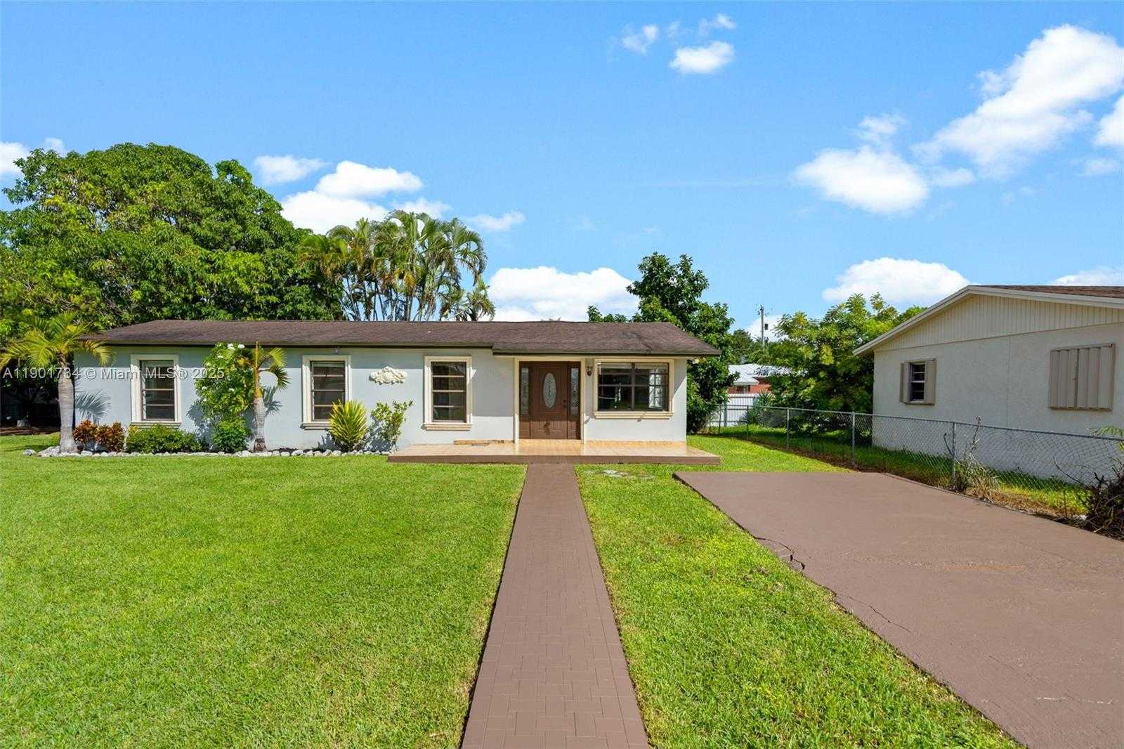 Small Image of 15411 SOUTH WEST 305TH ST, Homestead Number 3