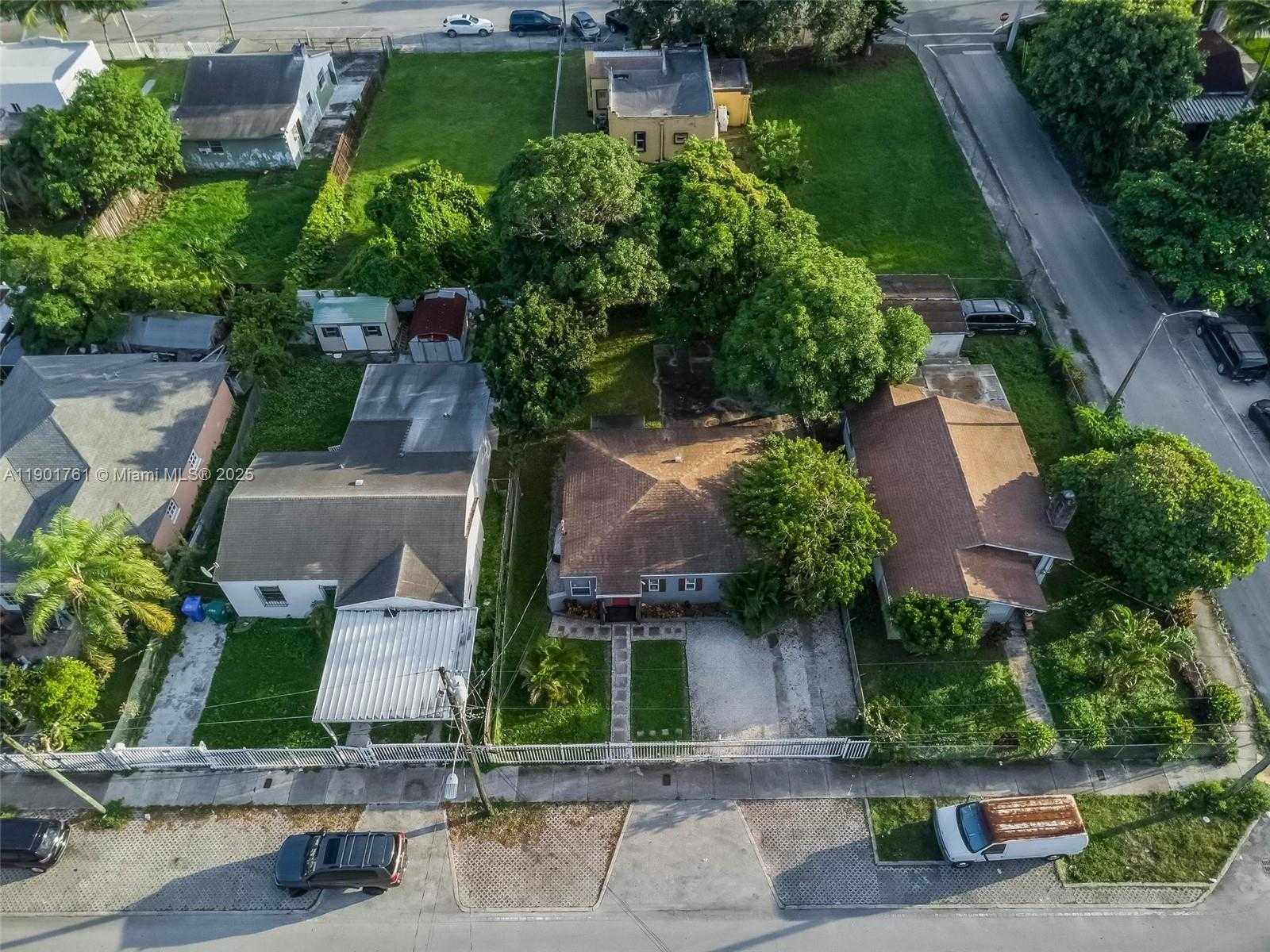 Small Image of 1240 NORTH WEST 38TH ST, Miami Number 22