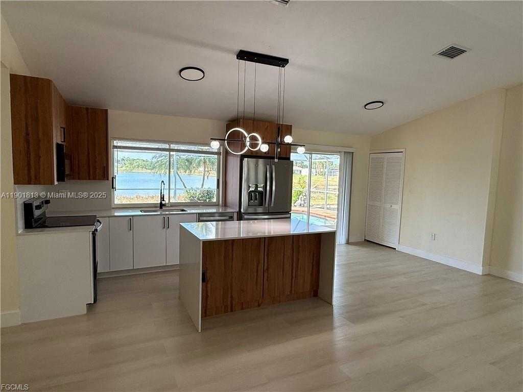 Small Image of 2803 EAST 5TH ST, Other City - In The State Of Florida Number 26