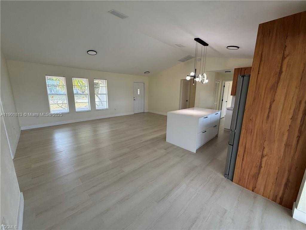 Small Image of 2803 EAST 5TH ST, Other City - In The State Of Florida Number 34