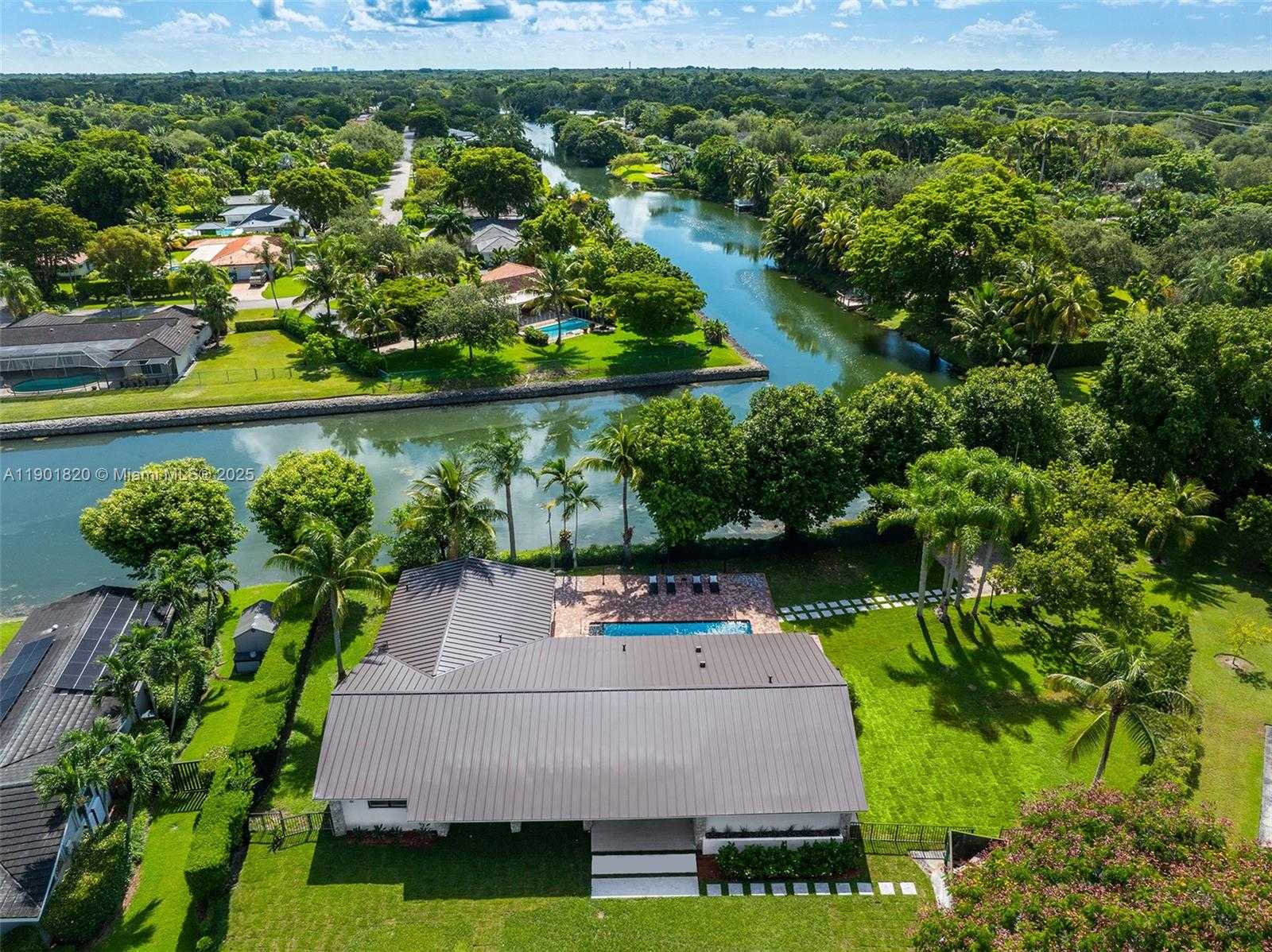 Small Image of 10945 SOUTH WEST 75TH CT, Pinecrest Number 2