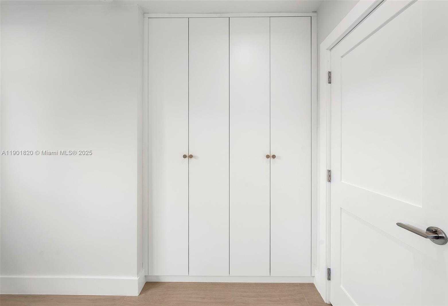 Small Image of 10945 SOUTH WEST 75TH CT, Pinecrest Number 48