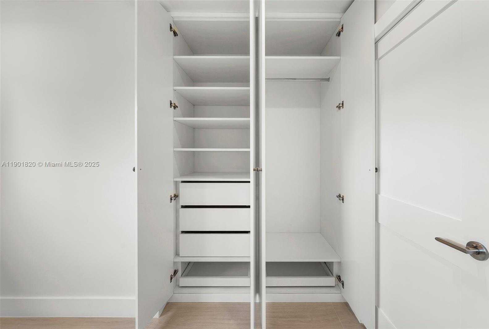 Small Image of 10945 SOUTH WEST 75TH CT, Pinecrest Number 49