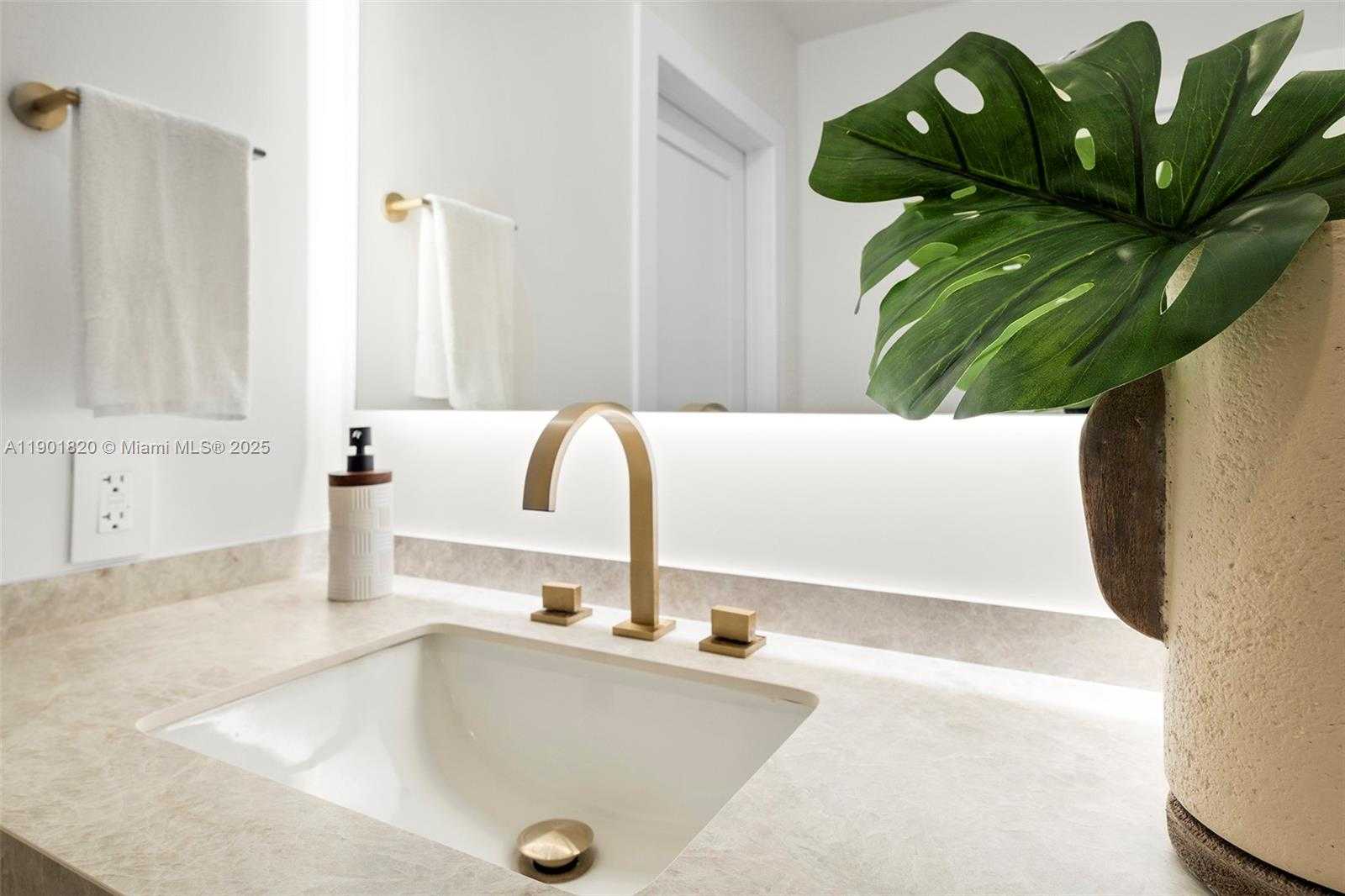 Small Image of 10945 SOUTH WEST 75TH CT, Pinecrest Number 70