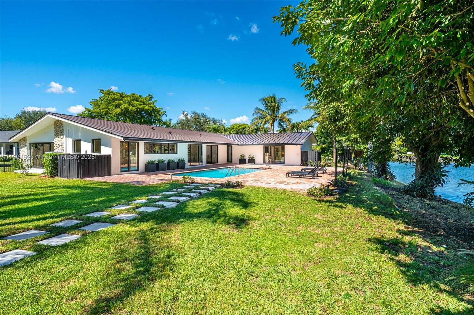 Small Image of 10945 SOUTH WEST 75TH CT, Pinecrest Number 71