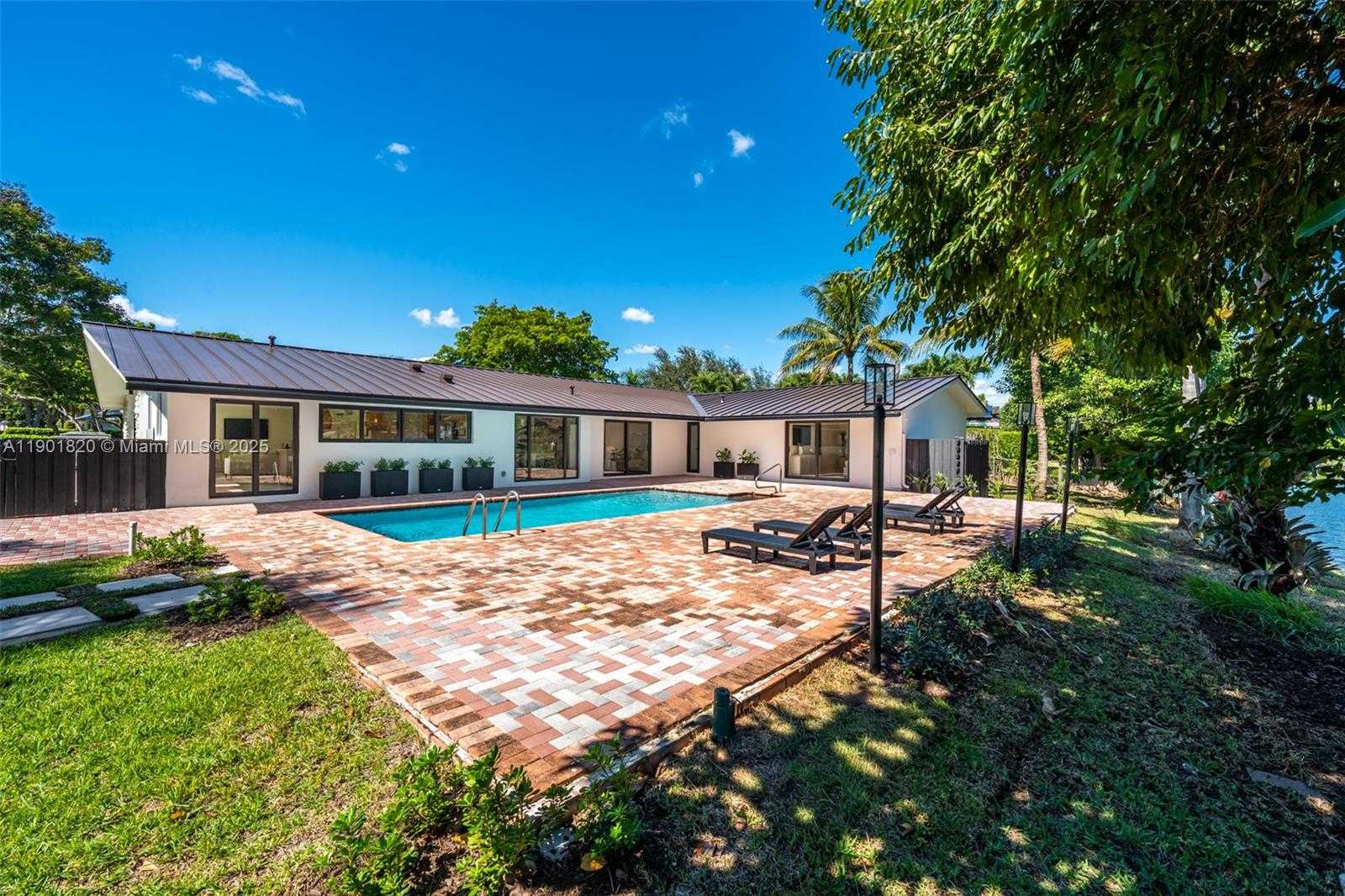 Small Image of 10945 SOUTH WEST 75TH CT, Pinecrest Number 72