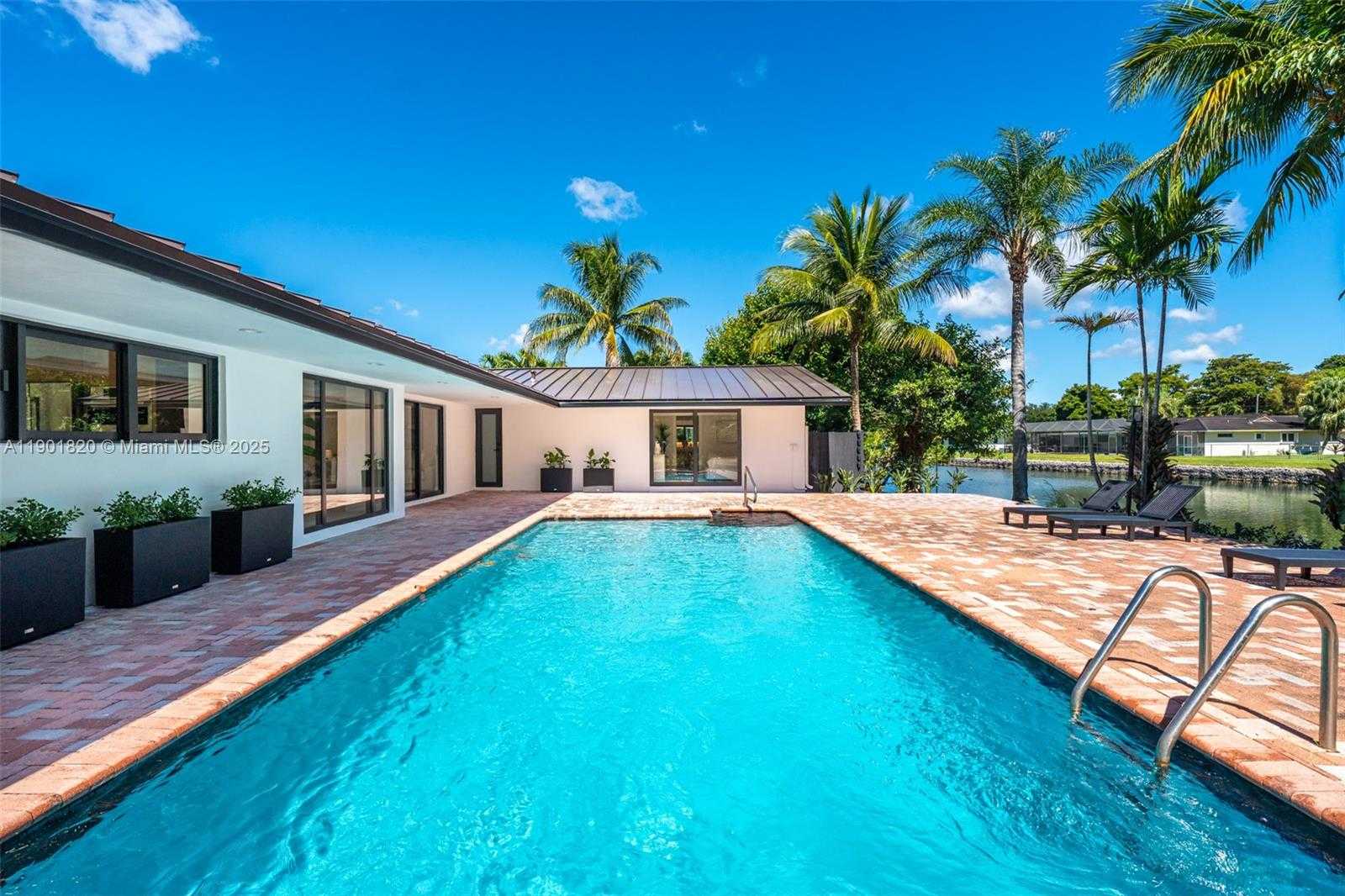 Small Image of 10945 SOUTH WEST 75TH CT, Pinecrest Number 77