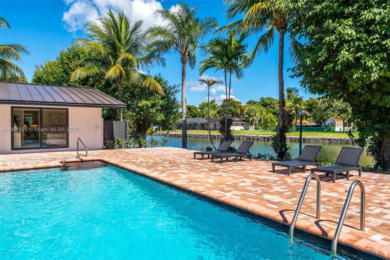 Small Image of 10945 SOUTH WEST 75TH CT, Pinecrest Number 82