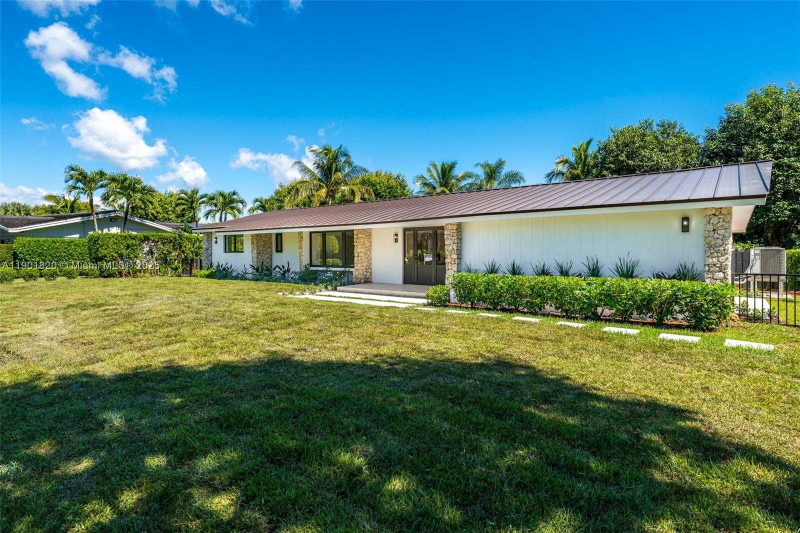 Small Image of 10945 SOUTH WEST 75TH CT, Pinecrest Number 86