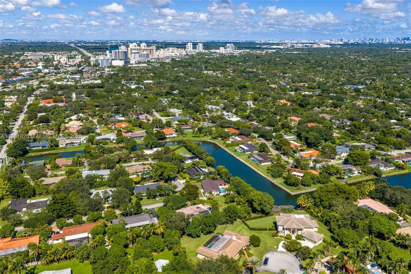 Small Image of 10945 SOUTH WEST 75TH CT, Pinecrest Number 89