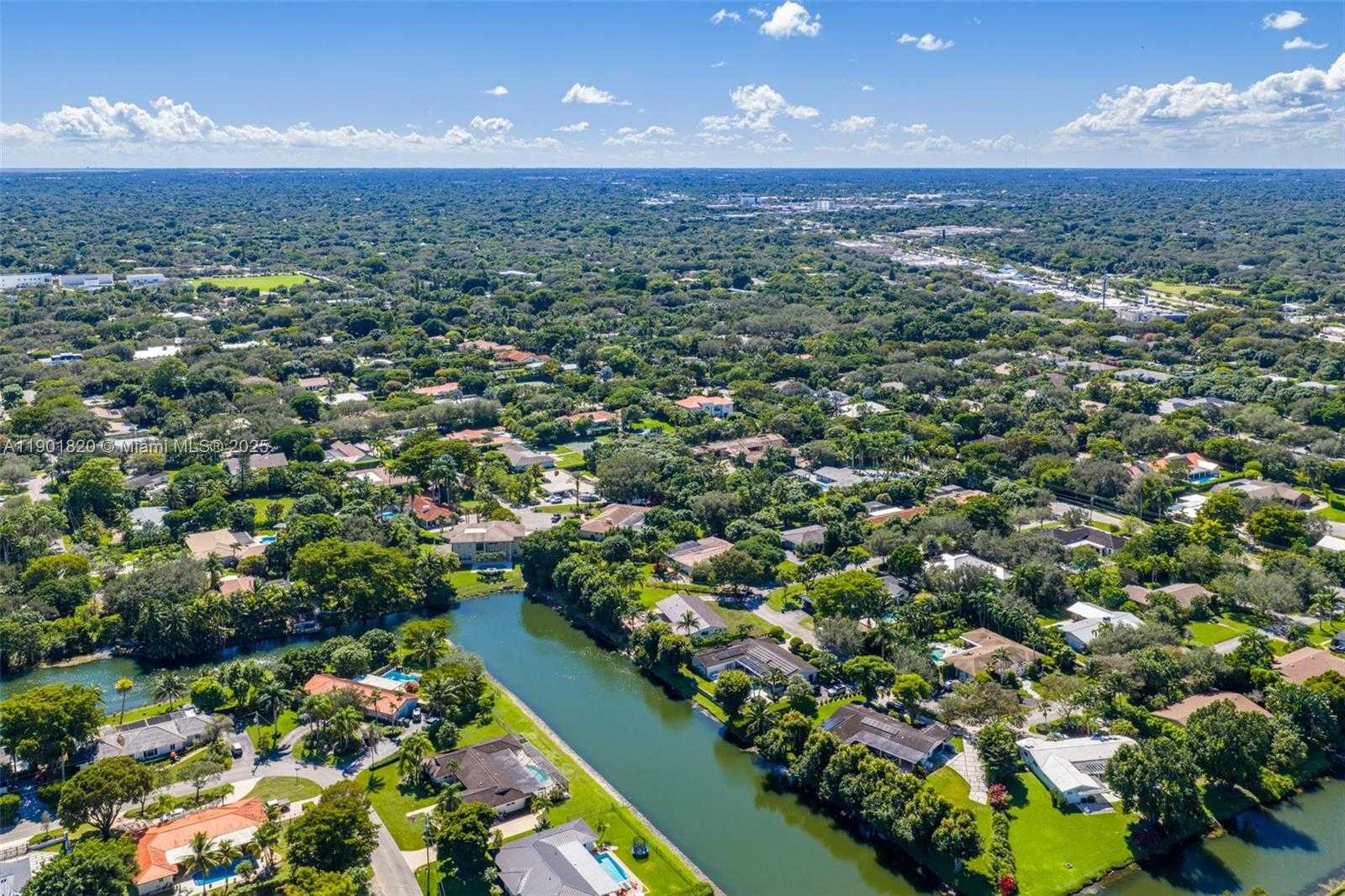 Small Image of 10945 SOUTH WEST 75TH CT, Pinecrest Number 97