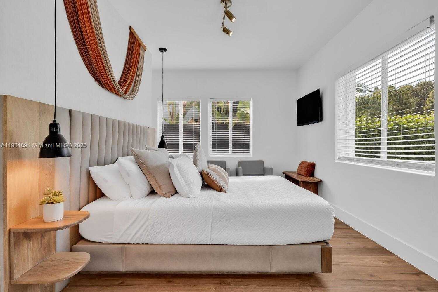 Small Image of 901 NORTH WEST 7TH ST RD, Miami Number 18