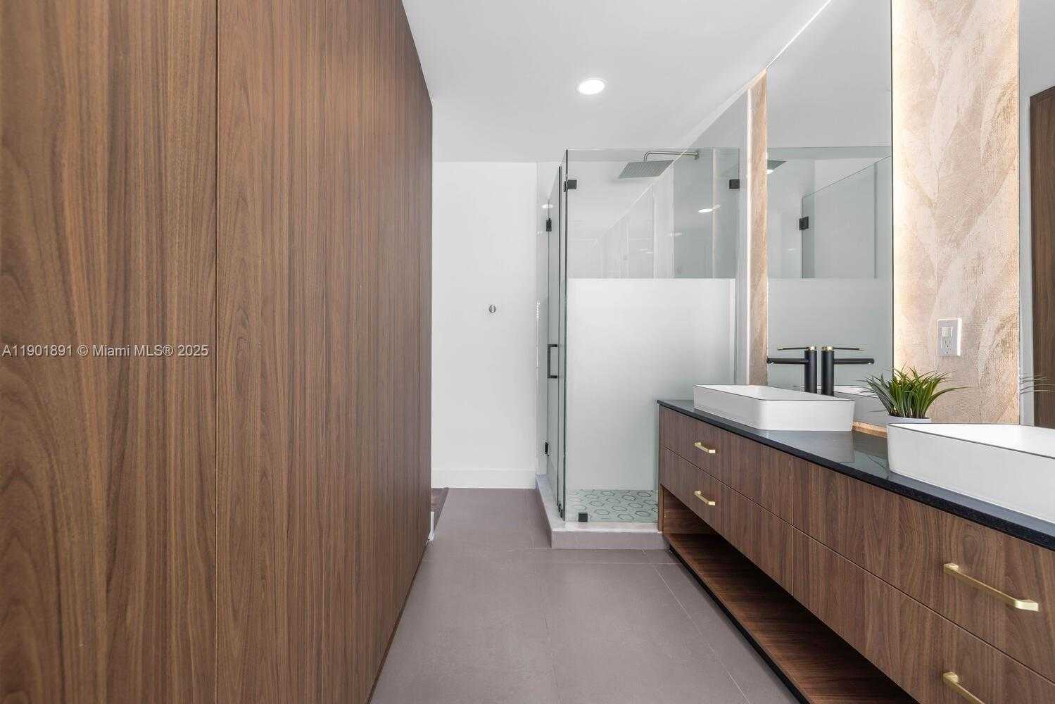 Small Image of 901 NORTH WEST 7TH ST RD, Miami Number 22