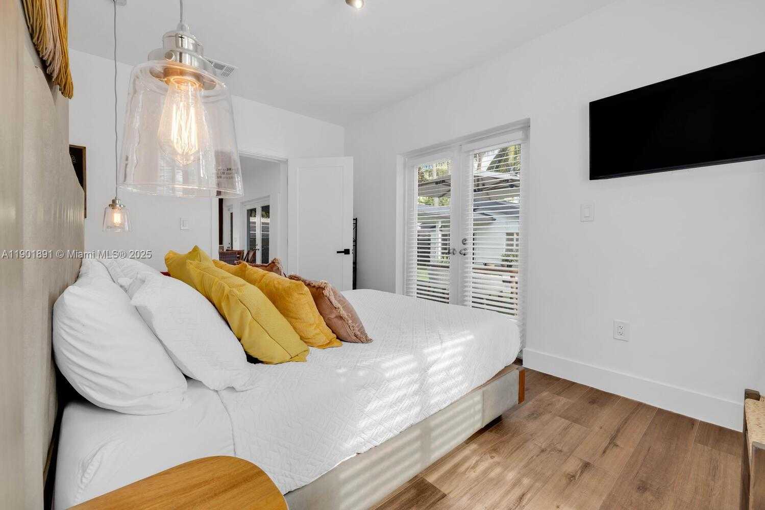 Small Image of 901 NORTH WEST 7TH ST RD, Miami Number 25