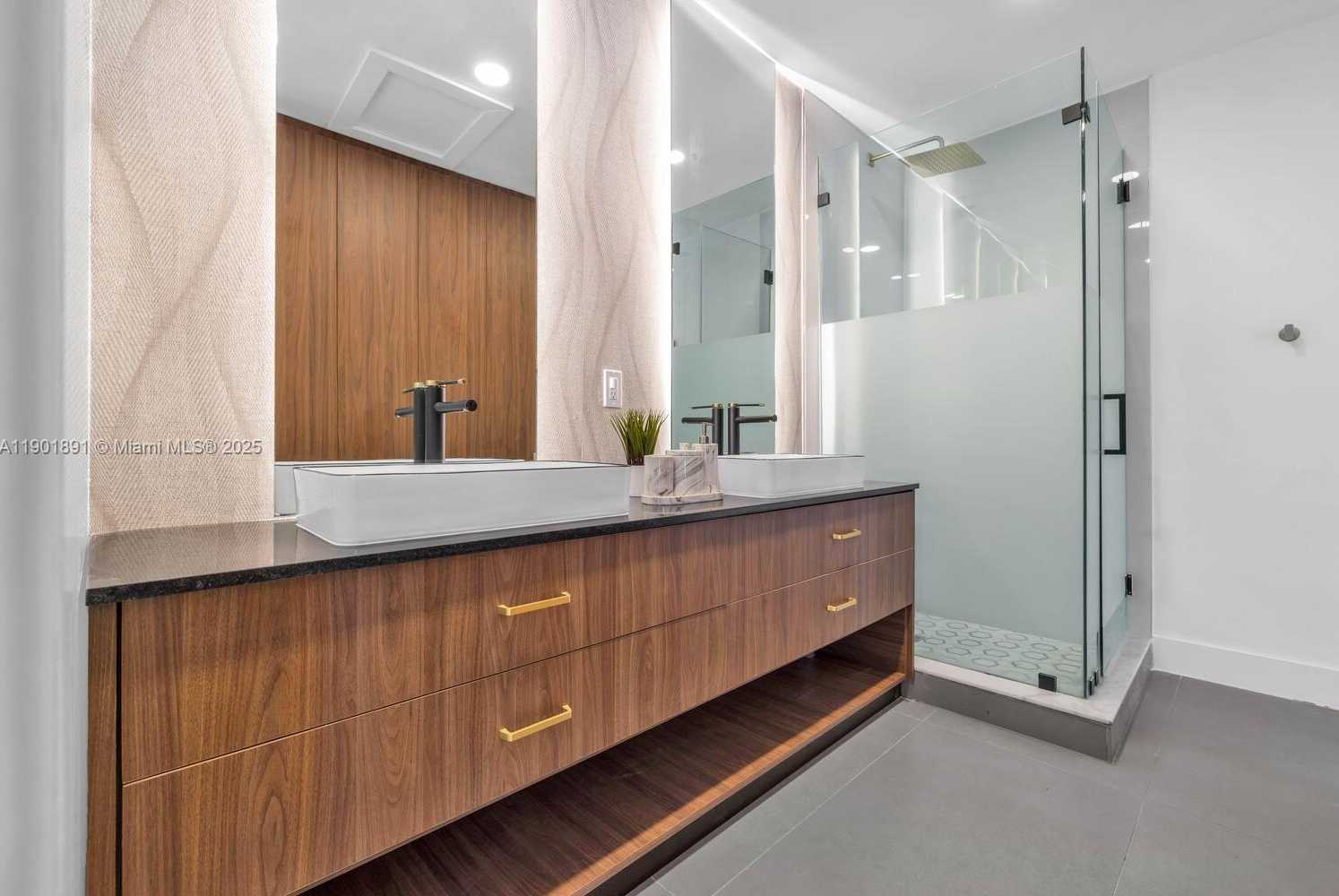 Small Image of 901 NORTH WEST 7TH ST RD, Miami Number 26