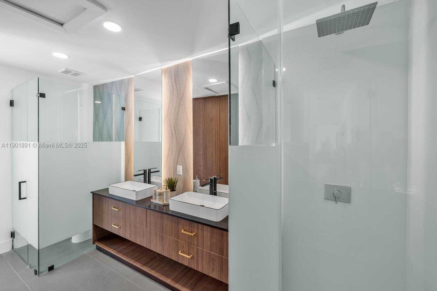 Small Image of 901 NORTH WEST 7TH ST RD, Miami Number 27