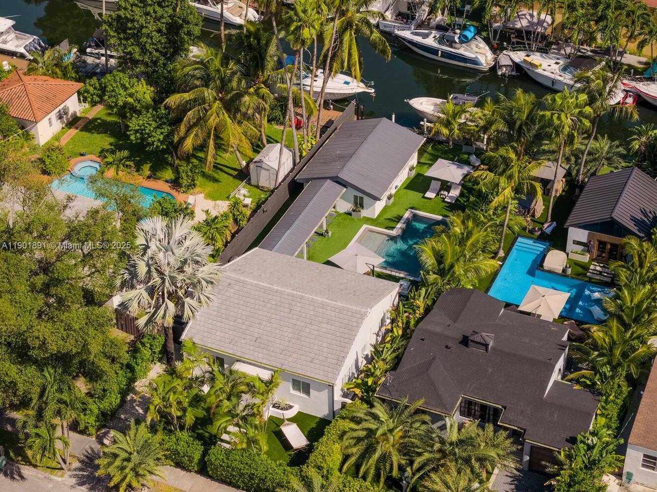 Small Image of 901 NORTH WEST 7TH ST RD, Miami Number 3