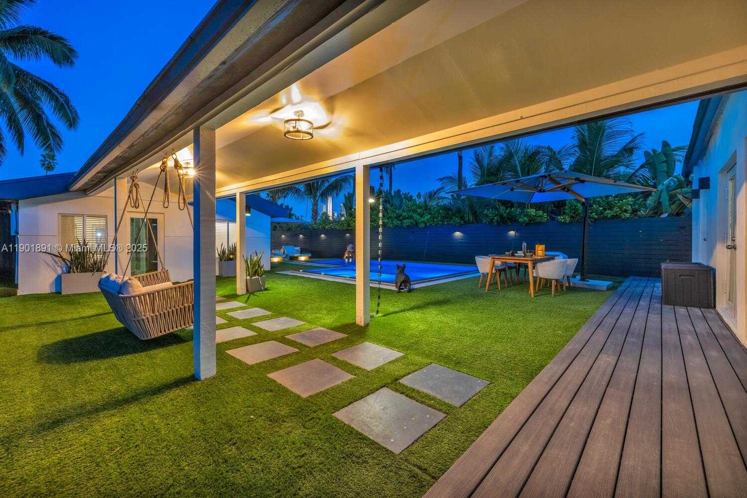 Small Image of 901 NORTH WEST 7TH ST RD, Miami Number 31