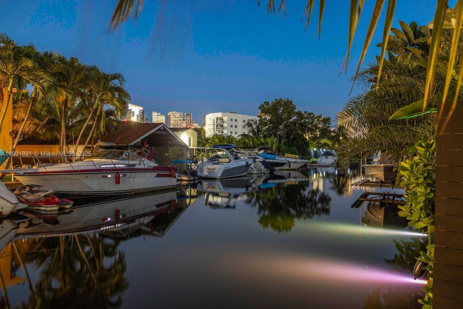 Small Image of 901 NORTH WEST 7TH ST RD, Miami Number 36