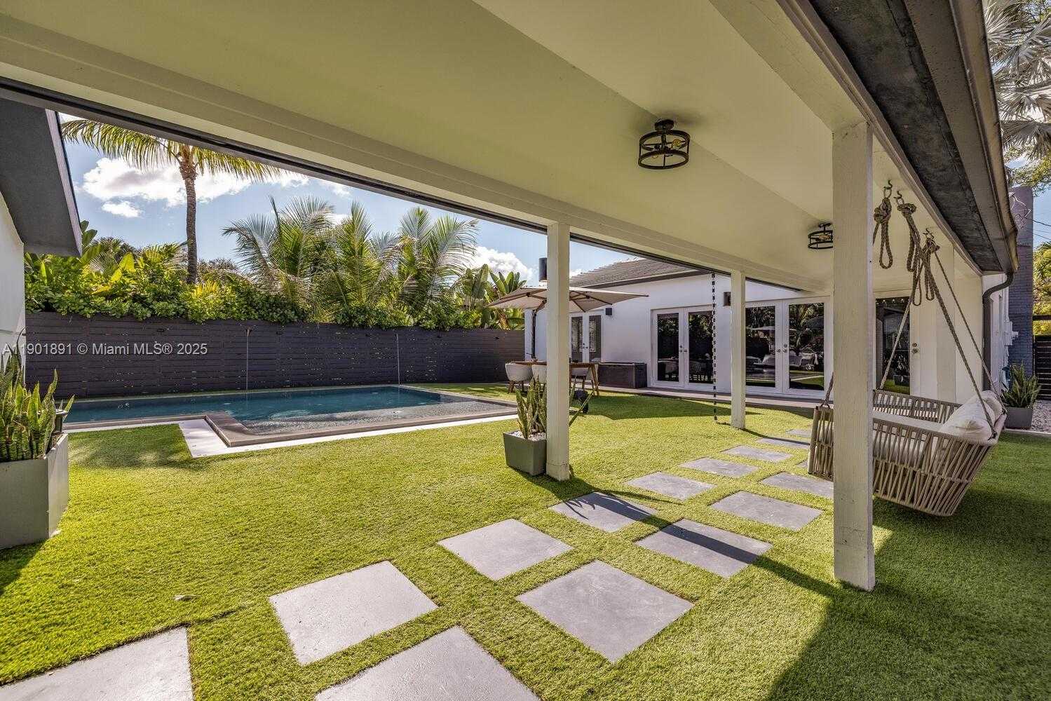 Small Image of 901 NORTH WEST 7TH ST RD, Miami Number 37