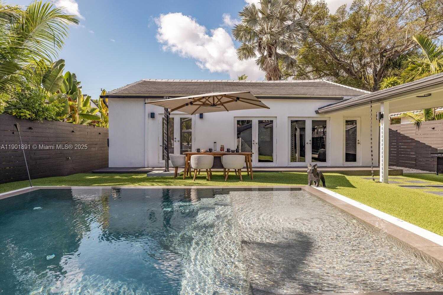 Small Image of 901 NORTH WEST 7TH ST RD, Miami Number 38