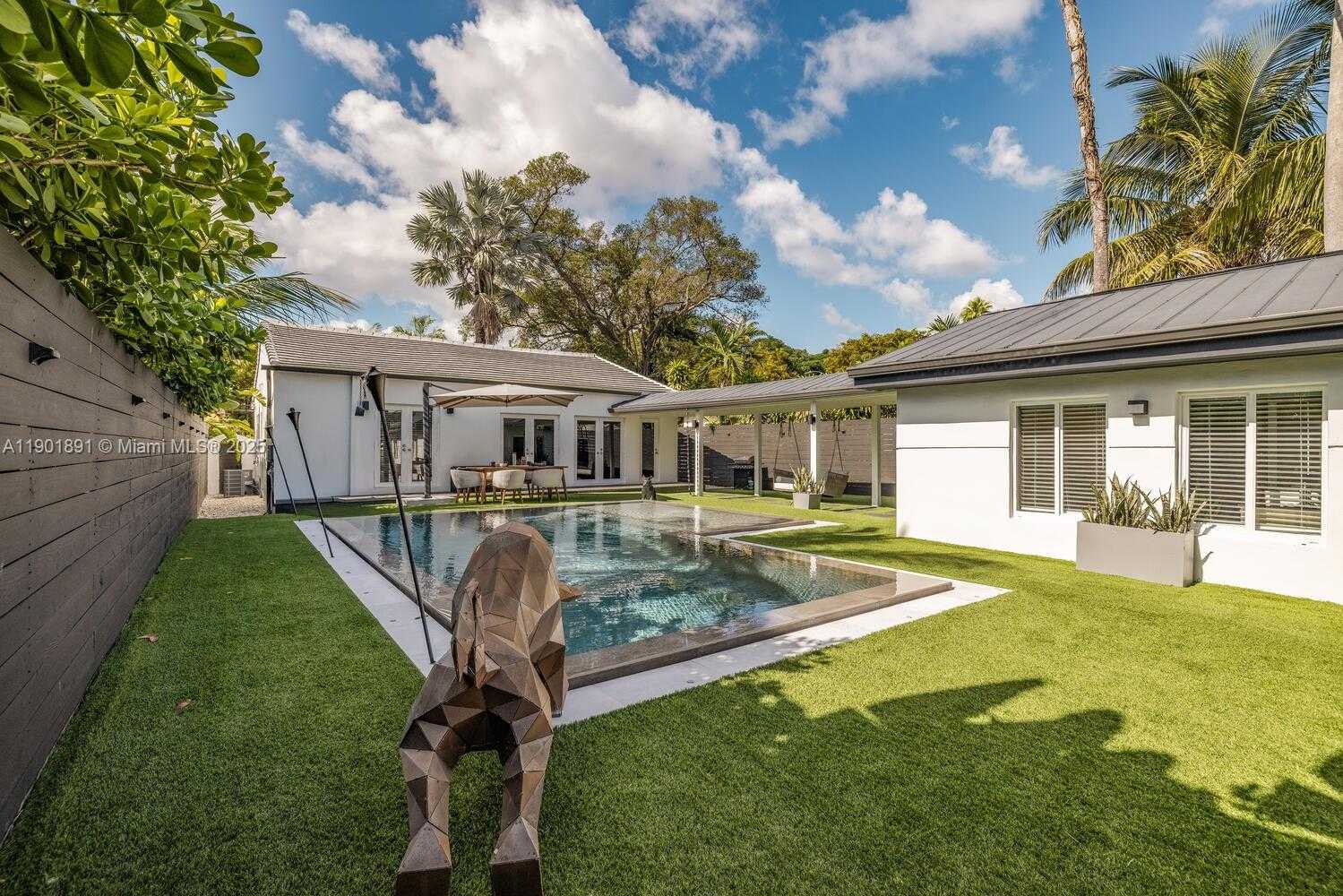 Small Image of 901 NORTH WEST 7TH ST RD, Miami Number 39