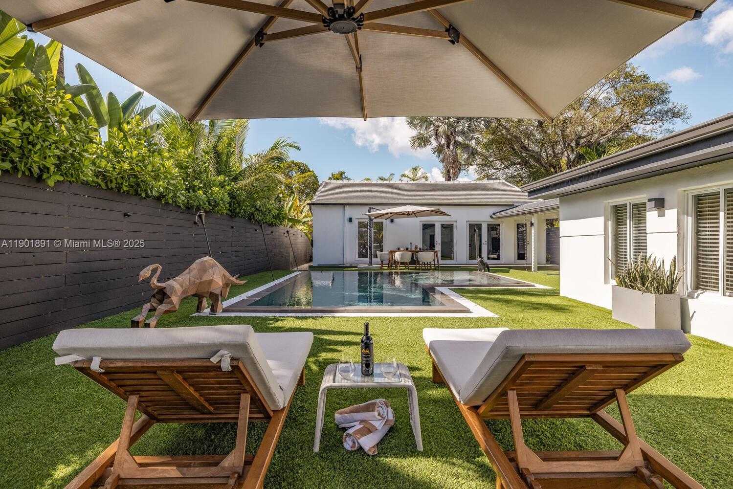 Small Image of 901 NORTH WEST 7TH ST RD, Miami Number 41