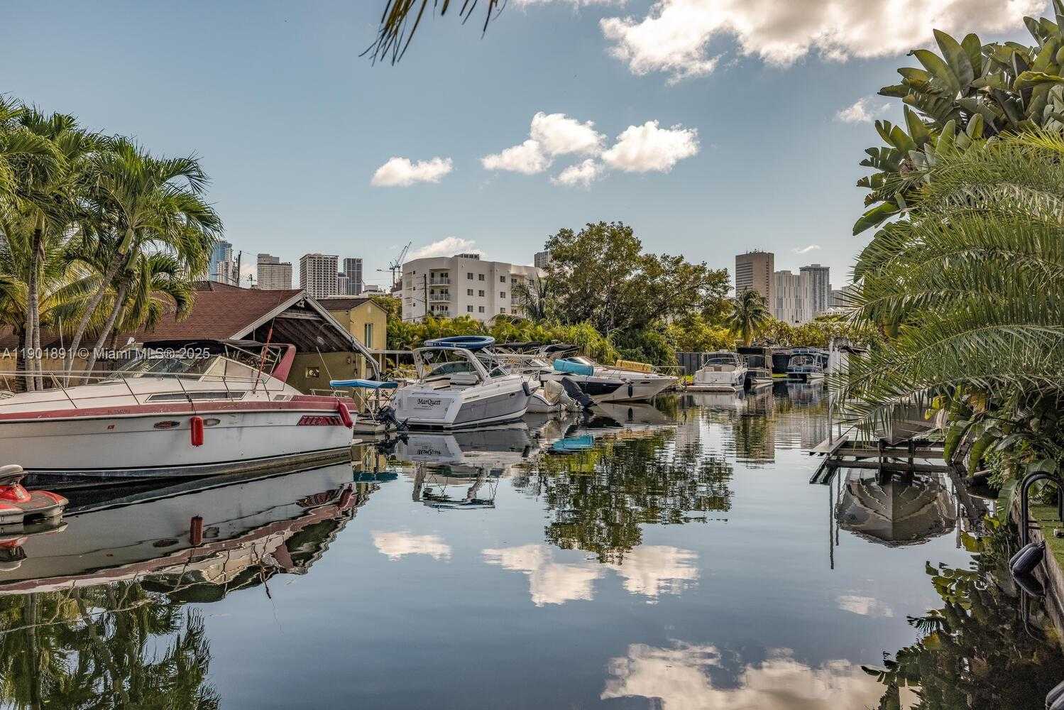 Small Image of 901 NORTH WEST 7TH ST RD, Miami Number 54