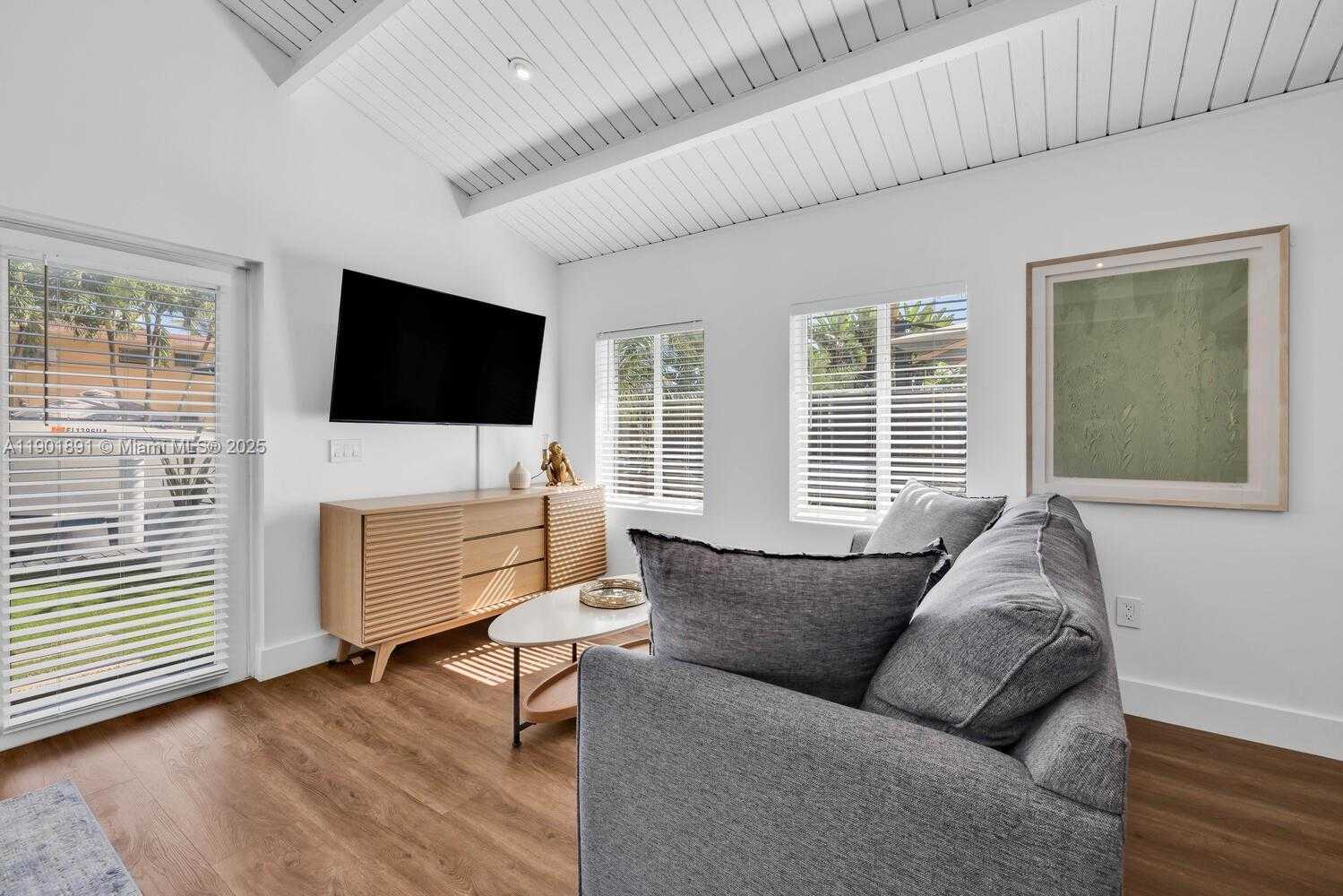 Small Image of 901 NORTH WEST 7TH ST RD, Miami Number 65