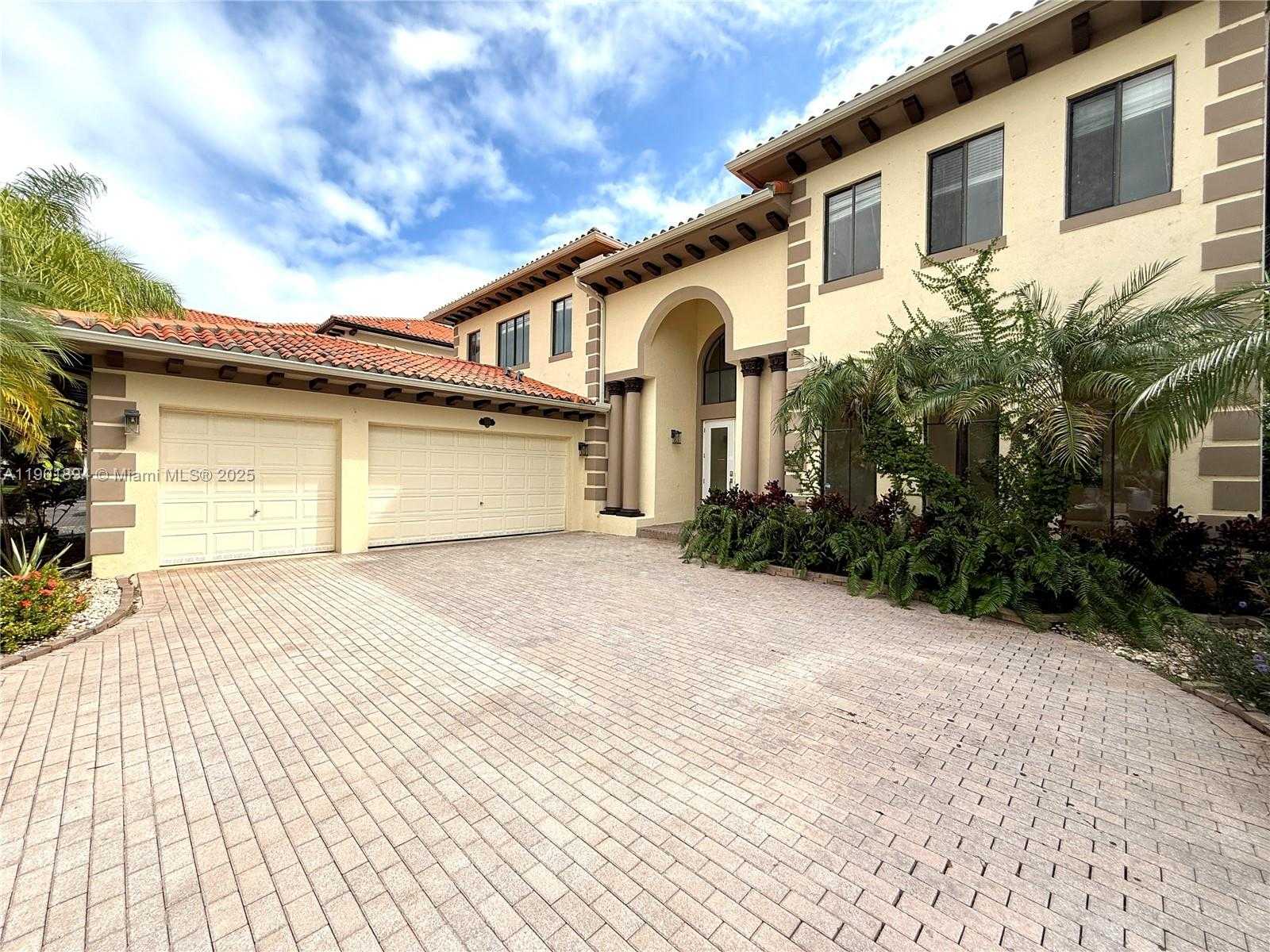 Small Image of 7996 SOUTH WEST 195TH ST, Cutler Bay Number 2