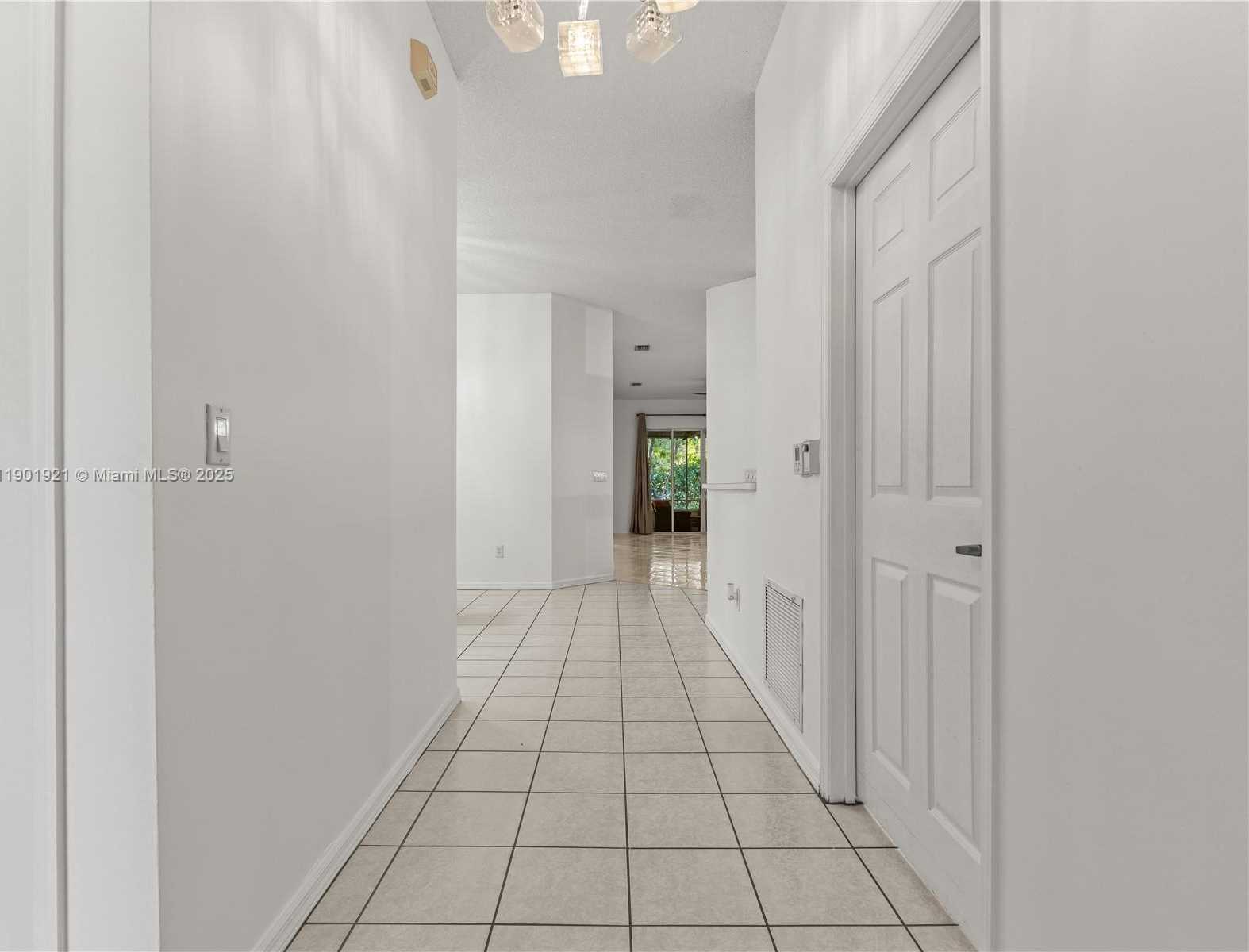 Small Image of 10168 LOMBARDY DR, Tamarac Number 10