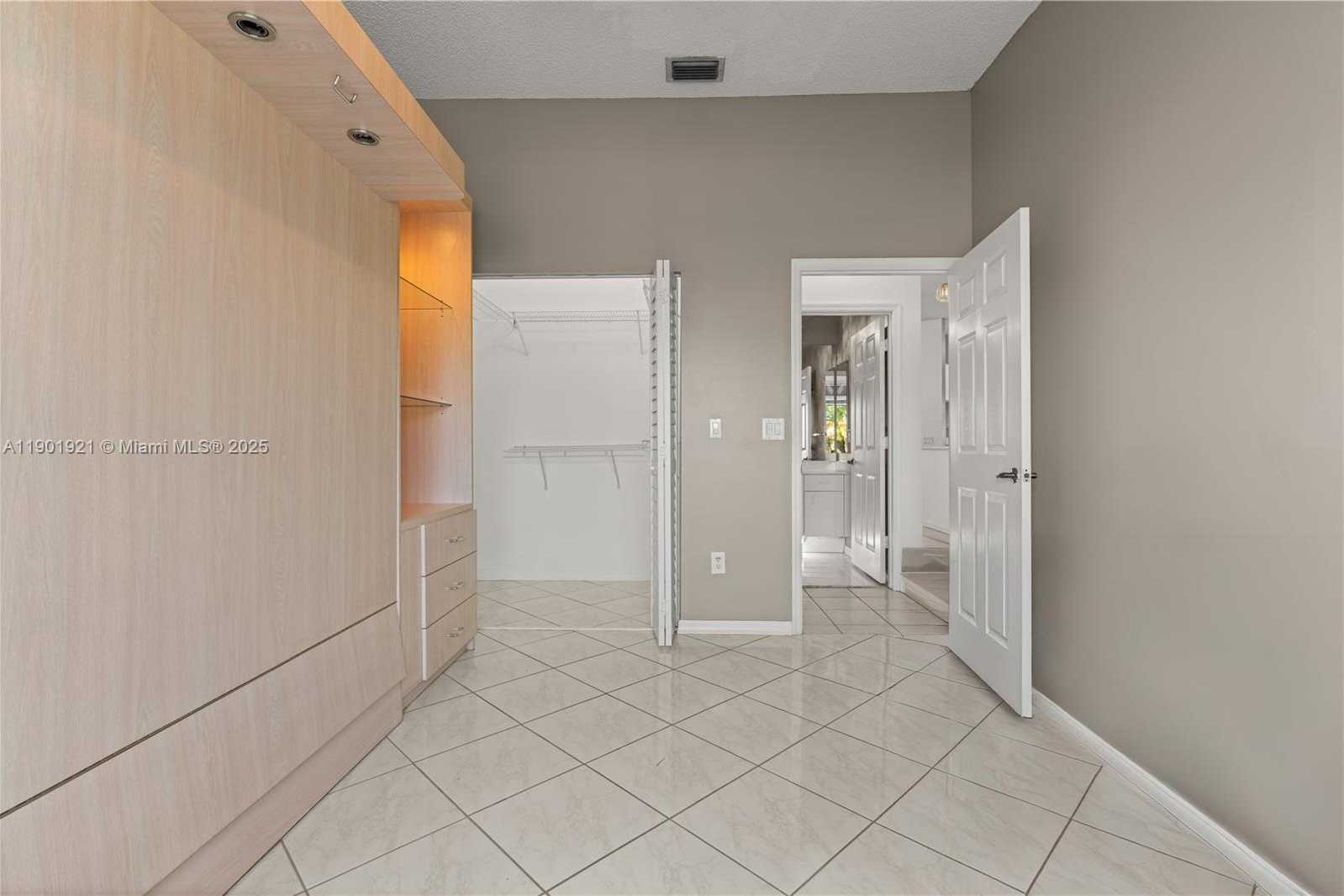 Small Image of 10168 LOMBARDY DR, Tamarac Number 11